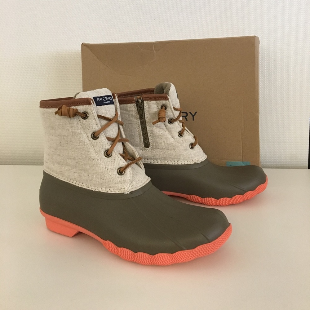 Sperry Saltwater Taupe duck boots Sz 9. New w/ box